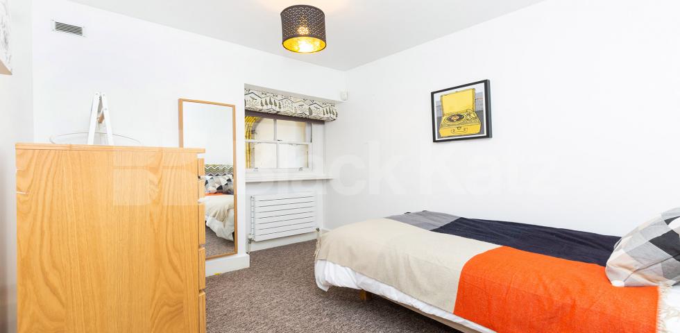 3 double bedrooms, modern kitchen & bathroom mins to UCL,SOAS & LSE Gower Street, Bloomsbury